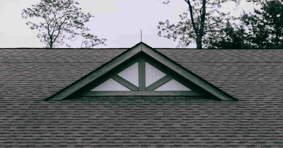 Roof with shingles